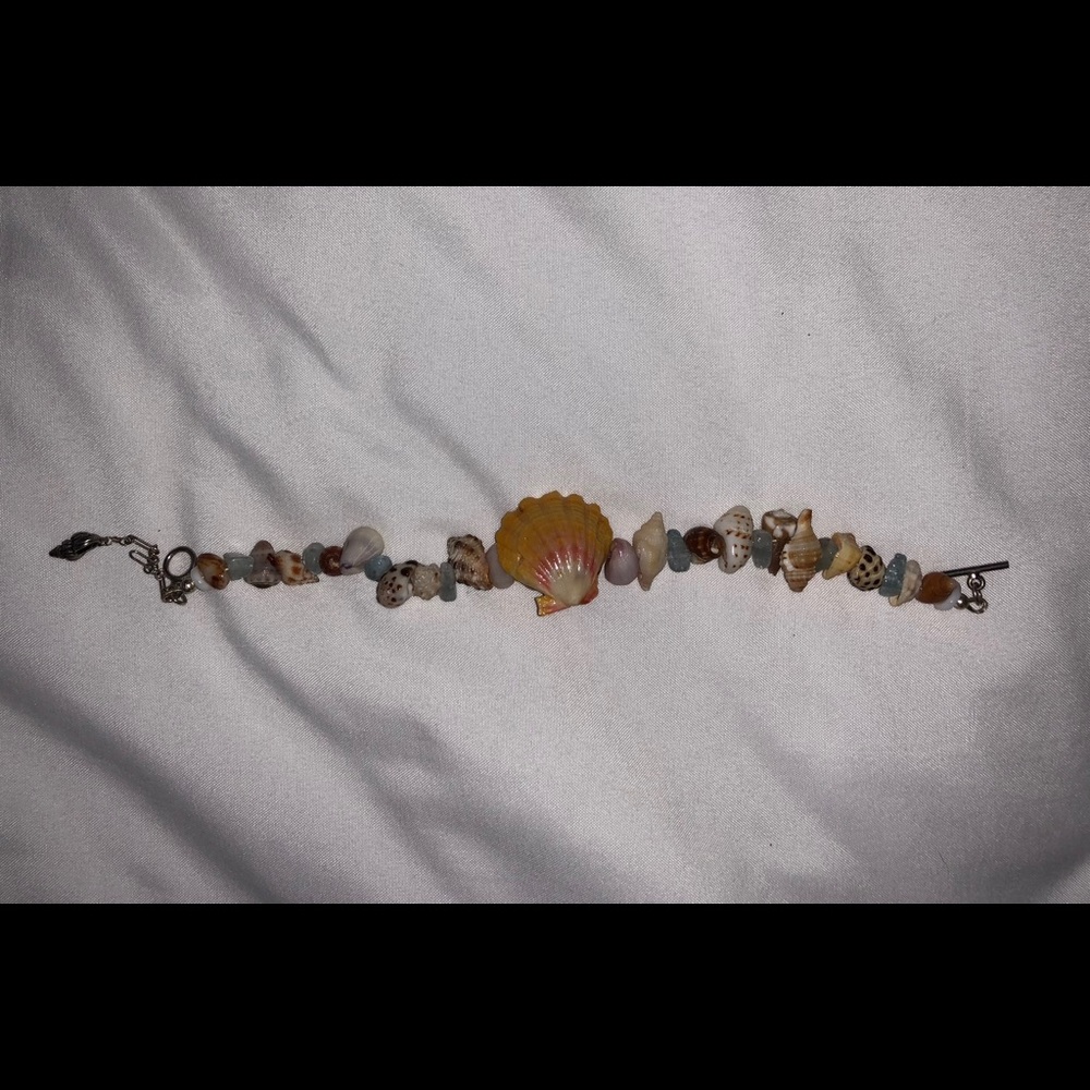 BNWOT sunrise shell bracelet